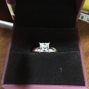 14K White Gold, Cubic Zirconia 1.00 carat ring